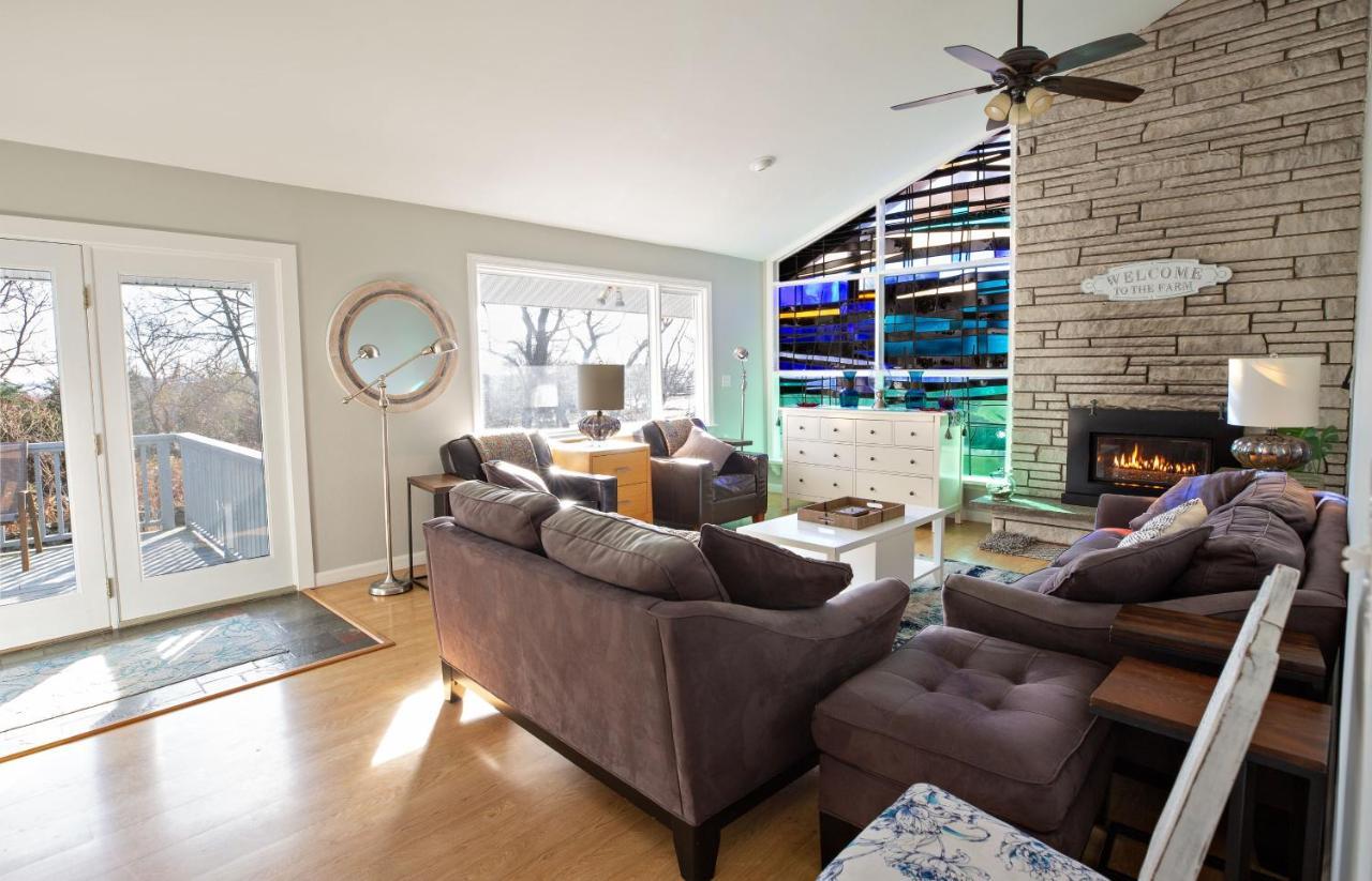 Vila Unique Retreat With Private Patio, 4 King Beds And Bbq Groton Exteriér fotografie