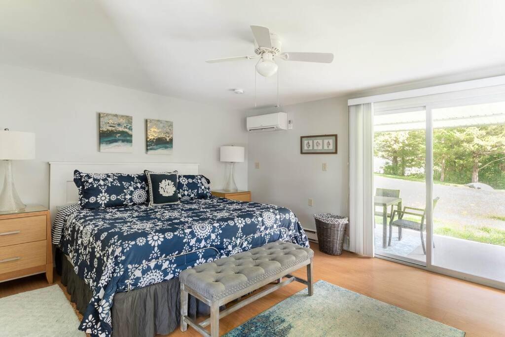 Vila Unique Retreat With Private Patio, 4 King Beds And Bbq Groton Exteriér fotografie