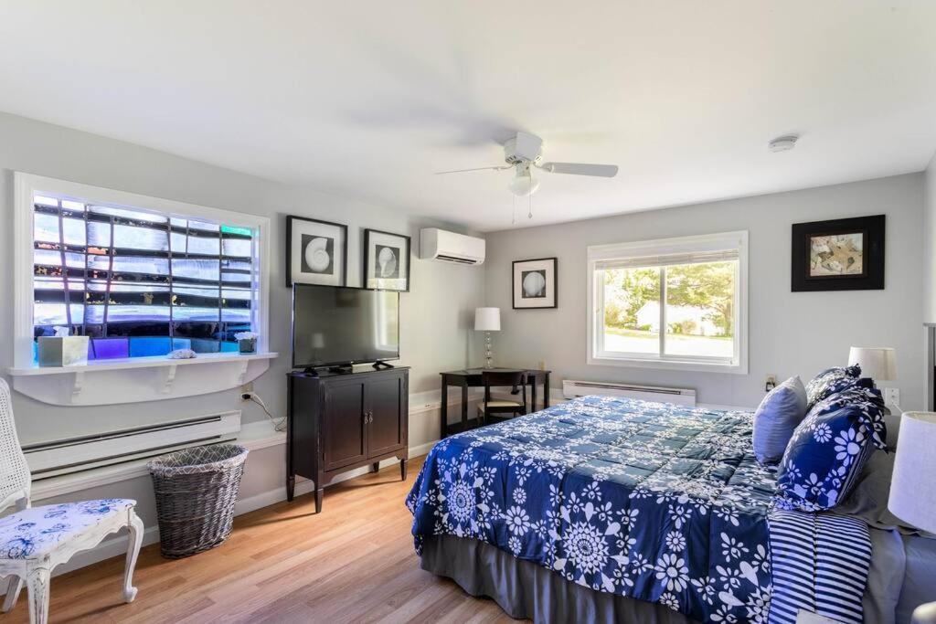 Vila Unique Retreat With Private Patio, 4 King Beds And Bbq Groton Exteriér fotografie