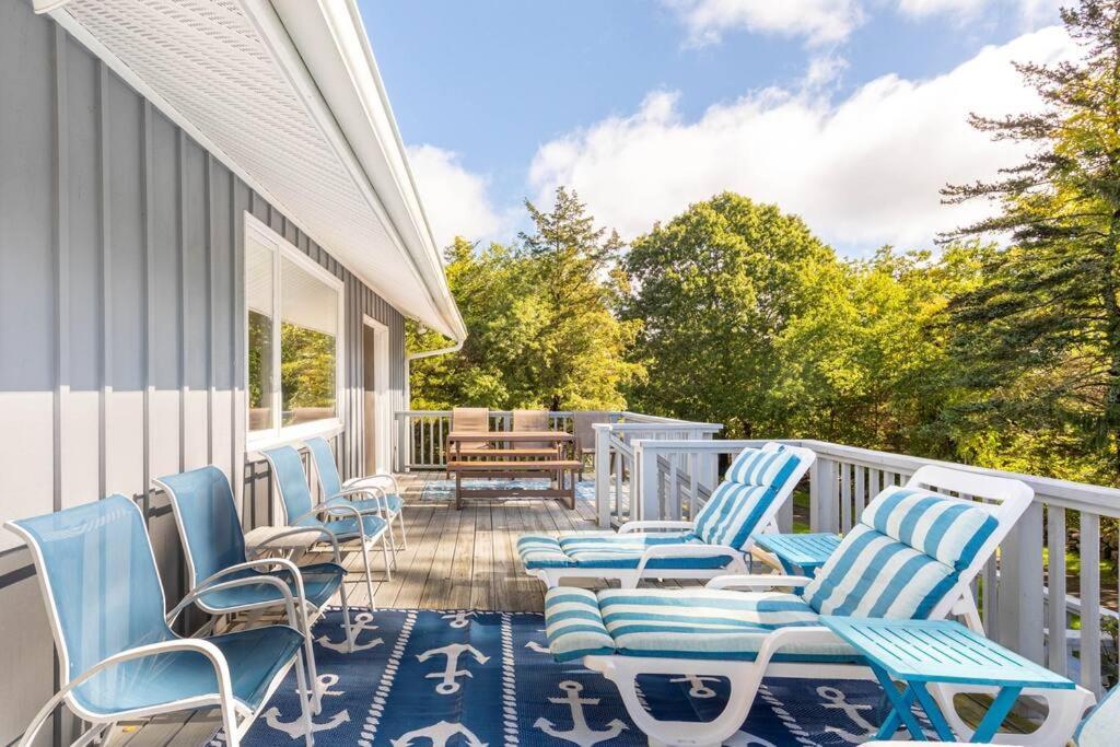 Vila Unique Retreat With Private Patio, 4 King Beds And Bbq Groton Exteriér fotografie