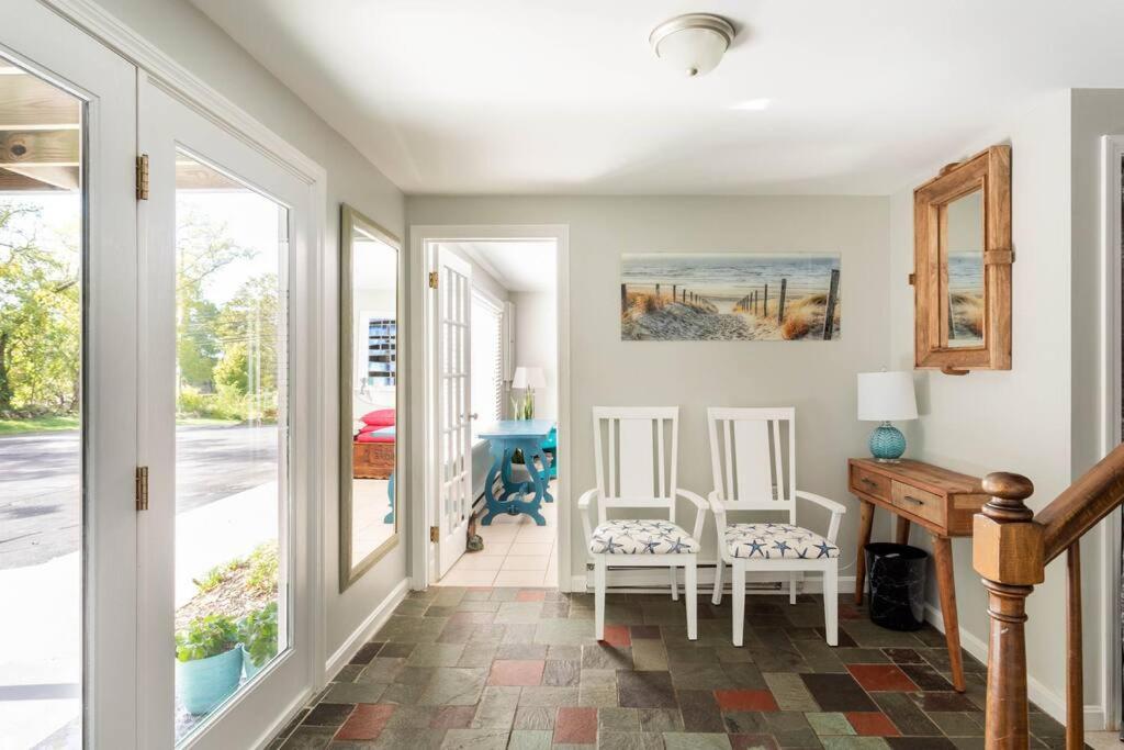 Vila Unique Retreat With Private Patio, 4 King Beds And Bbq Groton Exteriér fotografie