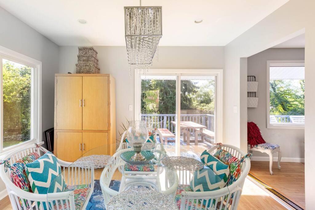 Vila Unique Retreat With Private Patio, 4 King Beds And Bbq Groton Exteriér fotografie