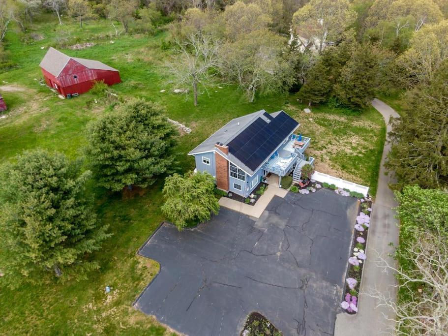 Vila Unique Retreat With Private Patio, 4 King Beds And Bbq Groton Exteriér fotografie